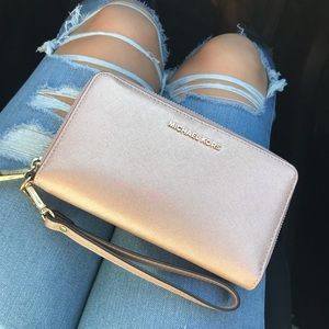 Michael Kors Zip Around Wallet